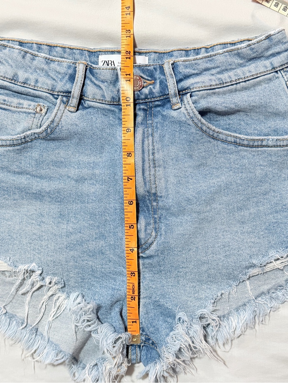 Zara High Rise Light Wash Distressed Frayed Jean Denim Shorts Size 6 | 28 - Picture 6 of 7